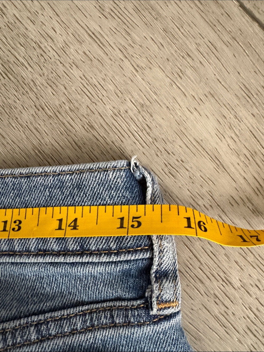 GAP Women’s Medium Wash Straight Jeans - Picture 4 of 7